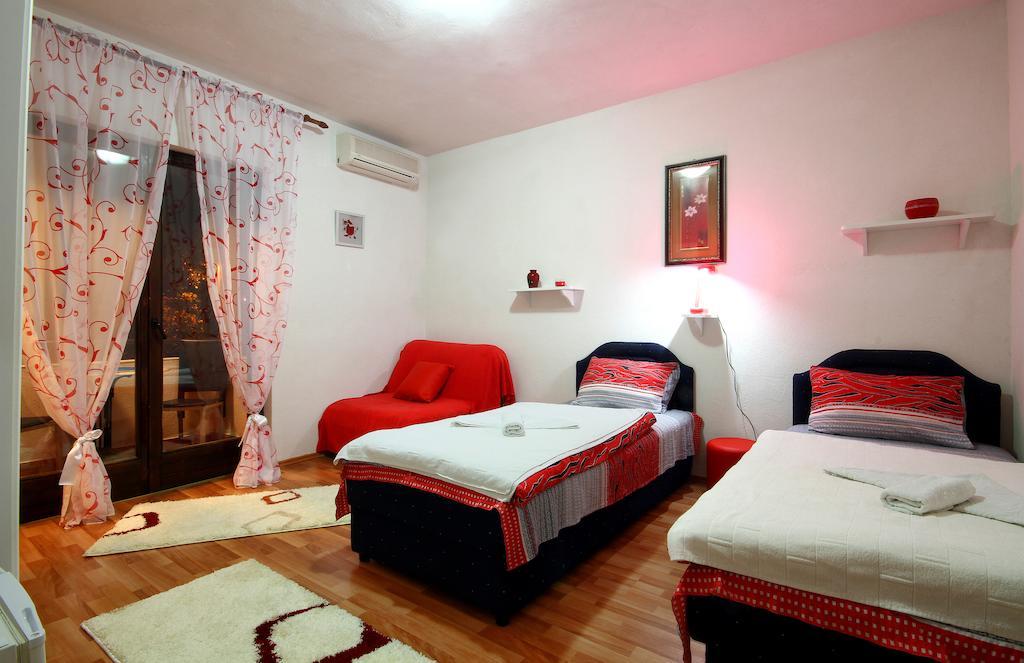 Guesthouse Bmb Bagaric บุดวา ห้อง รูปภาพ