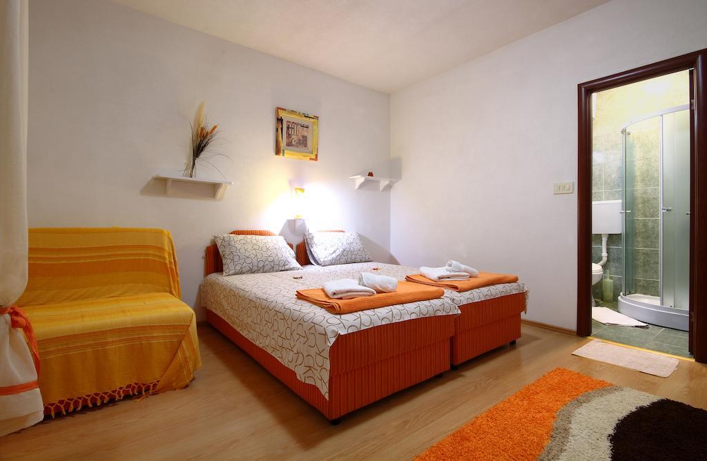 Guesthouse Bmb Bagaric บุดวา ห้อง รูปภาพ