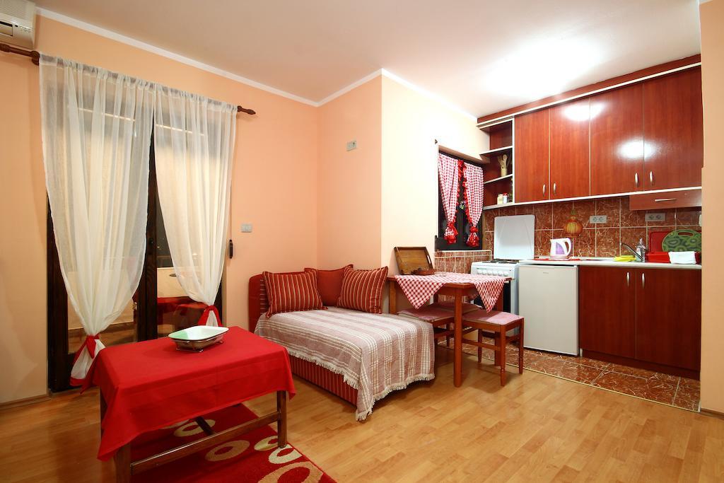 Guesthouse Bmb Bagaric บุดวา ห้อง รูปภาพ
